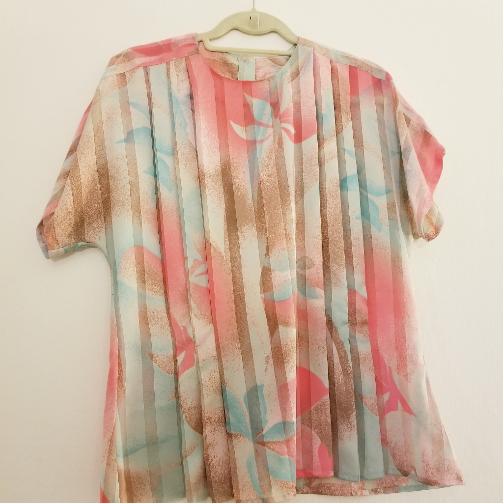 33 Tess Paris Brand Peach Color Pleated Blouse